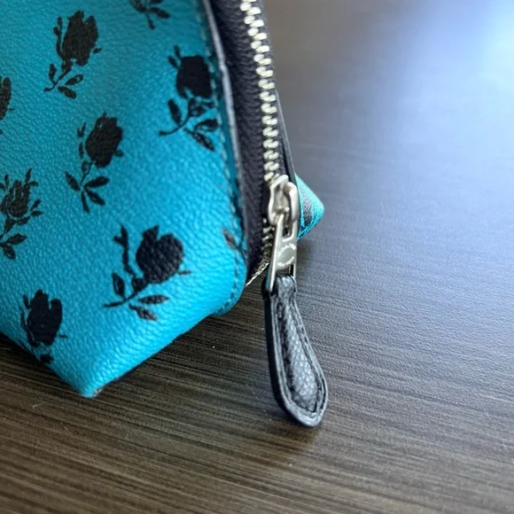 Coach Badlands Cosmetic Case (Blue/Black) 2016 - Picture 8 of 12